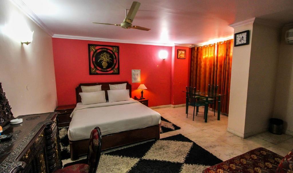 Hotel Pigeon International バンガロール 部屋 写真