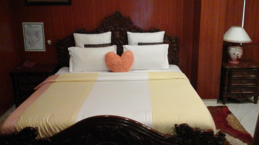 Hotel Pigeon International バンガロール 部屋 写真